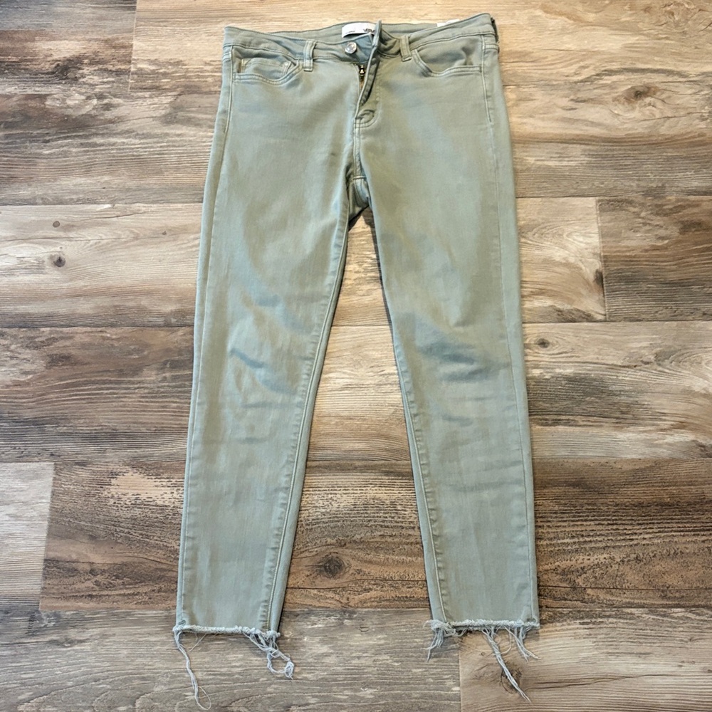 Chic Cropped Olive Jeans for Women